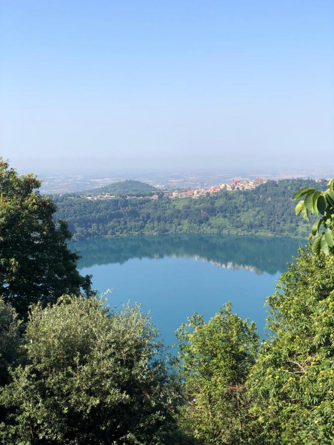 Isola Sul Lago Nemi Ngoại thất bức ảnh